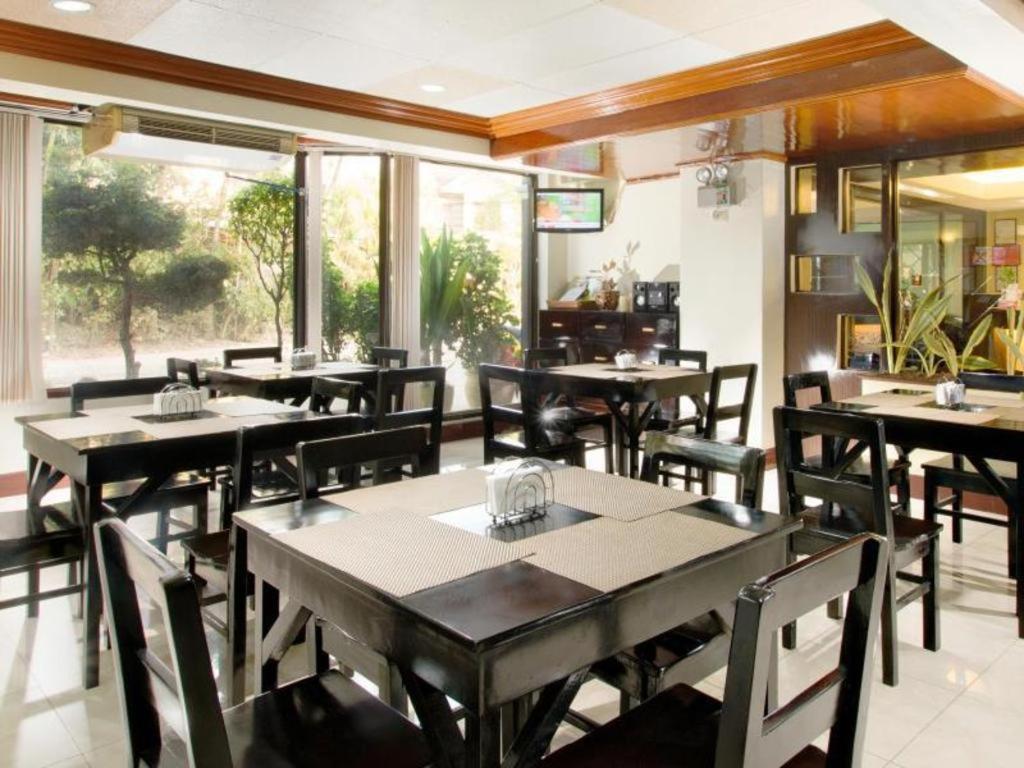 Vest Grand Suites Panglao Bagian luar foto