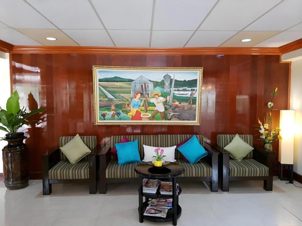 Vest Grand Suites Panglao Bagian luar foto