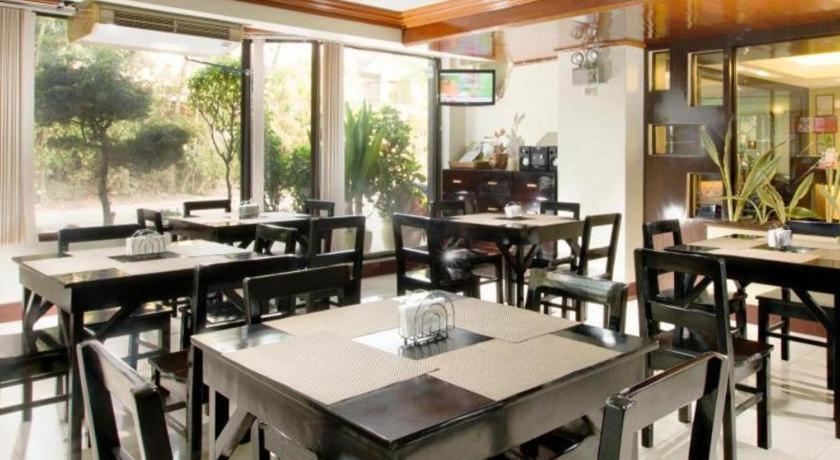 Vest Grand Suites Panglao Bagian luar foto