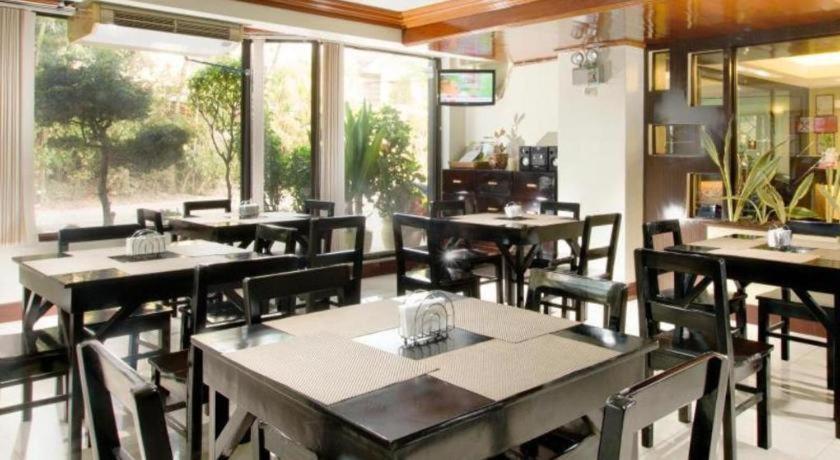 Vest Grand Suites Panglao Bagian luar foto