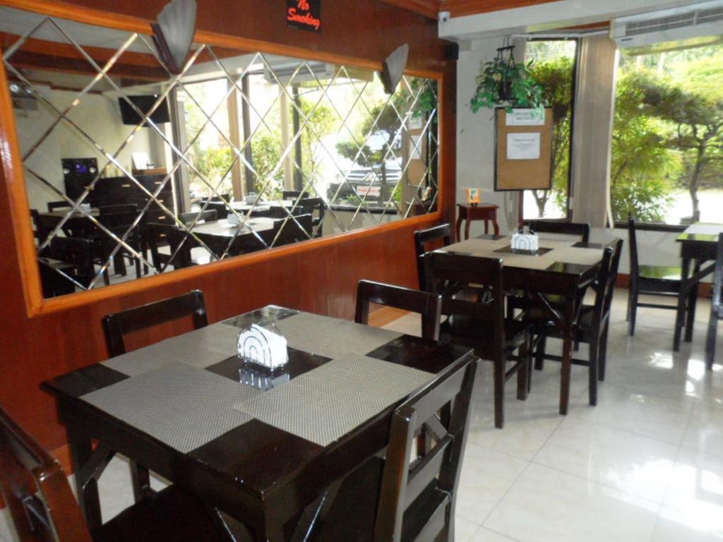 Vest Grand Suites Panglao Bagian luar foto